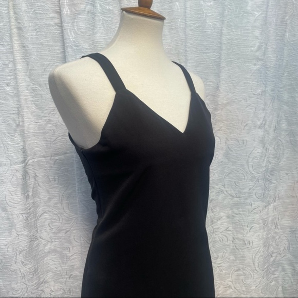 YiMi Sleeveless LBD w Lace Hem Sheath - Picture 7 of 8